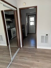 732 E Olive Ave, Unit Large single for rent in Burbank, CA - Building Photo - Building Photo
