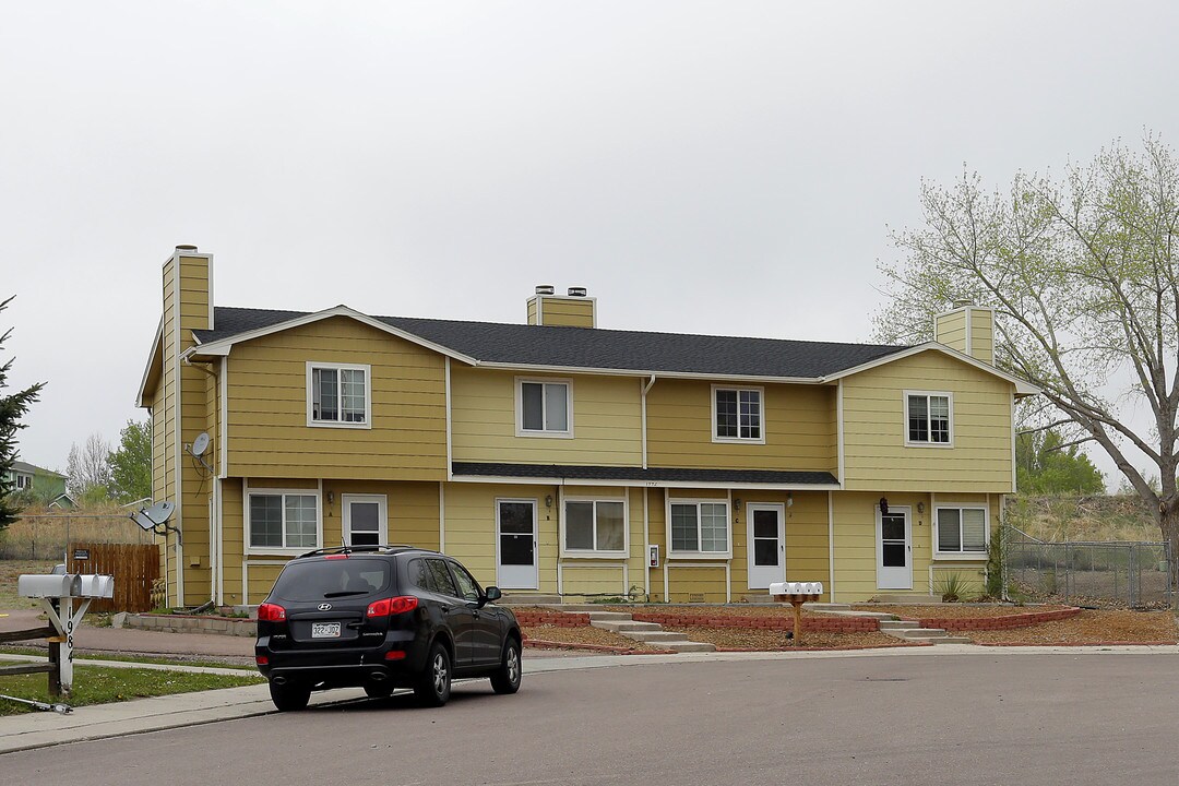 1992 Mineola St in Colorado Springs, CO - Foto de edificio