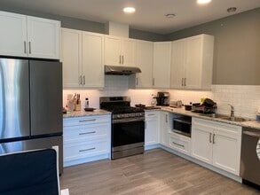 1200 Strathmore St in Nanaimo, BC - Building Photo - Building Photo