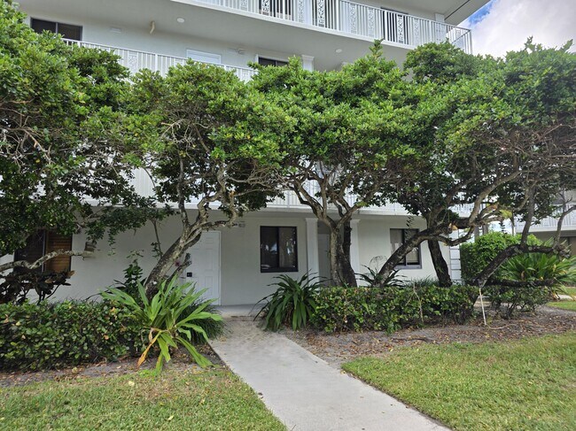 2721 Village Blvd in West Palm Beach, FL - Building Photo - Building Photo