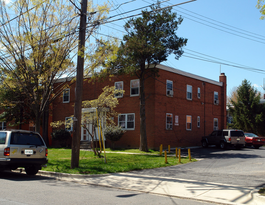 7902 Kennewick Ave in Takoma Park, MD - Building Photo