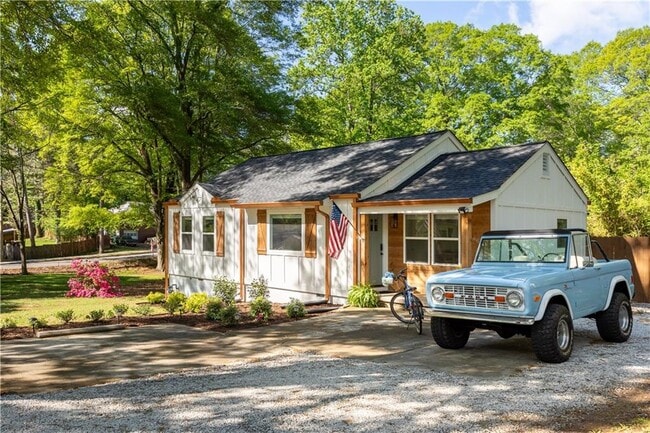property at 2086 Harold Ave SE