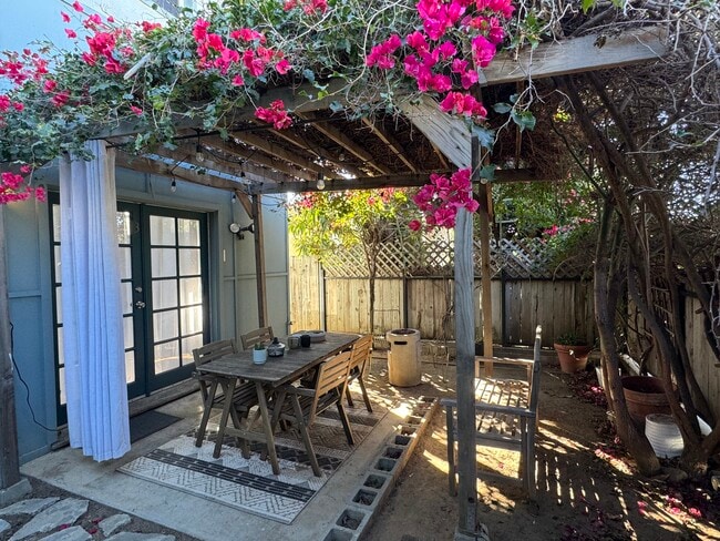 678 Westminster Ave, Unit 3
