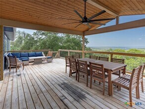 268 White Oak Dr in Canyon Lake, TX - Foto de edificio - Building Photo