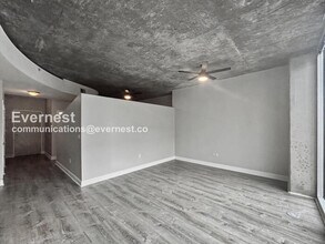 400 W Peachtree St NW, Unit UNIT 1307 in Atlanta, GA - Building Photo - Building Photo