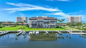 601 Seaview Ct in Marco Island, FL - Building Photo