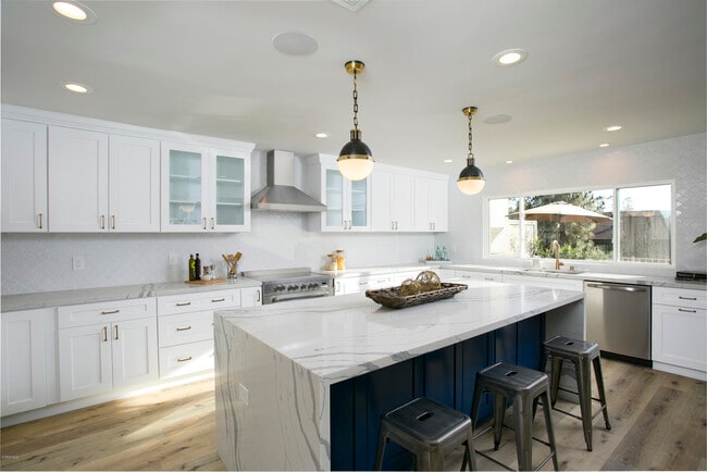 32107 Beachview Ln in Westlake Village, CA - Building Photo - Building Photo