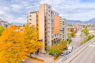 Sanford Apartments in Vancouver, BC - Building Photo
