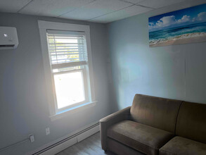 17 Lenox Ave in West Warwick, RI - Building Photo - Building Photo