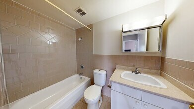 Prospect Towers in Hamilton, ON - Building Photo - Building Photo