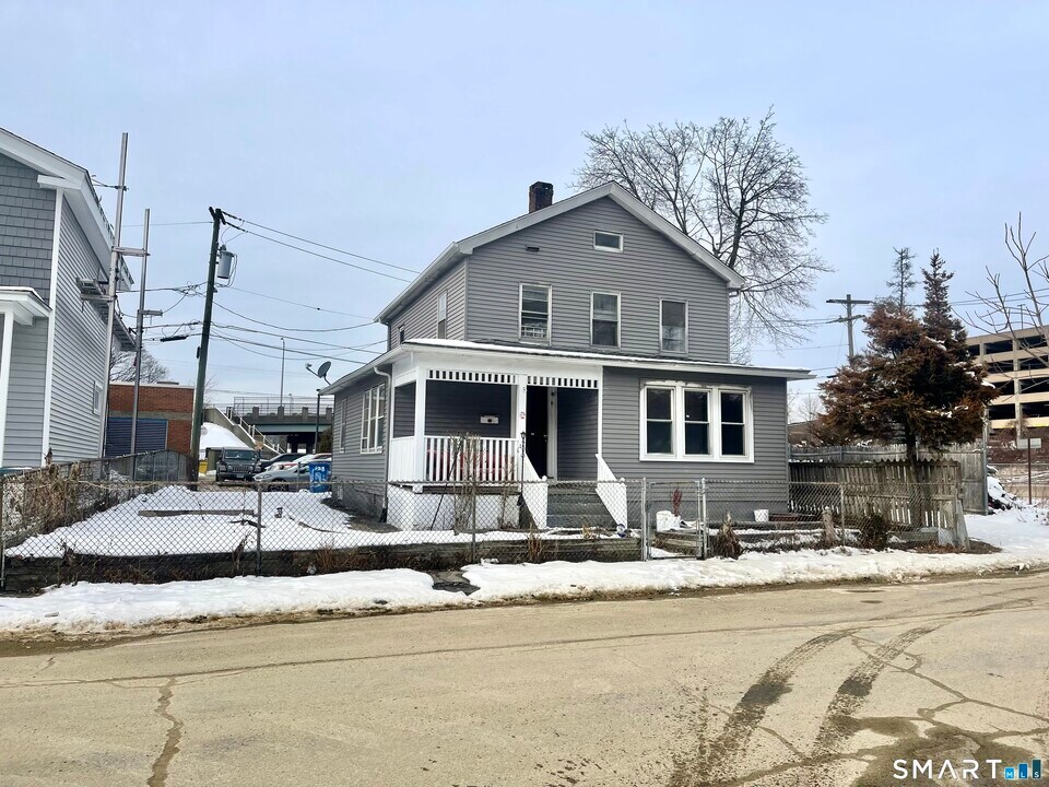 128 Franklin St in Waterbury, CT - Foto de edificio