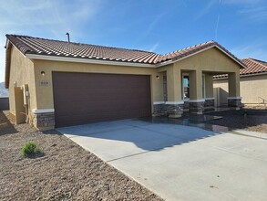 819 Silvercreek Ln in Casa Grande, AZ - Building Photo - Building Photo