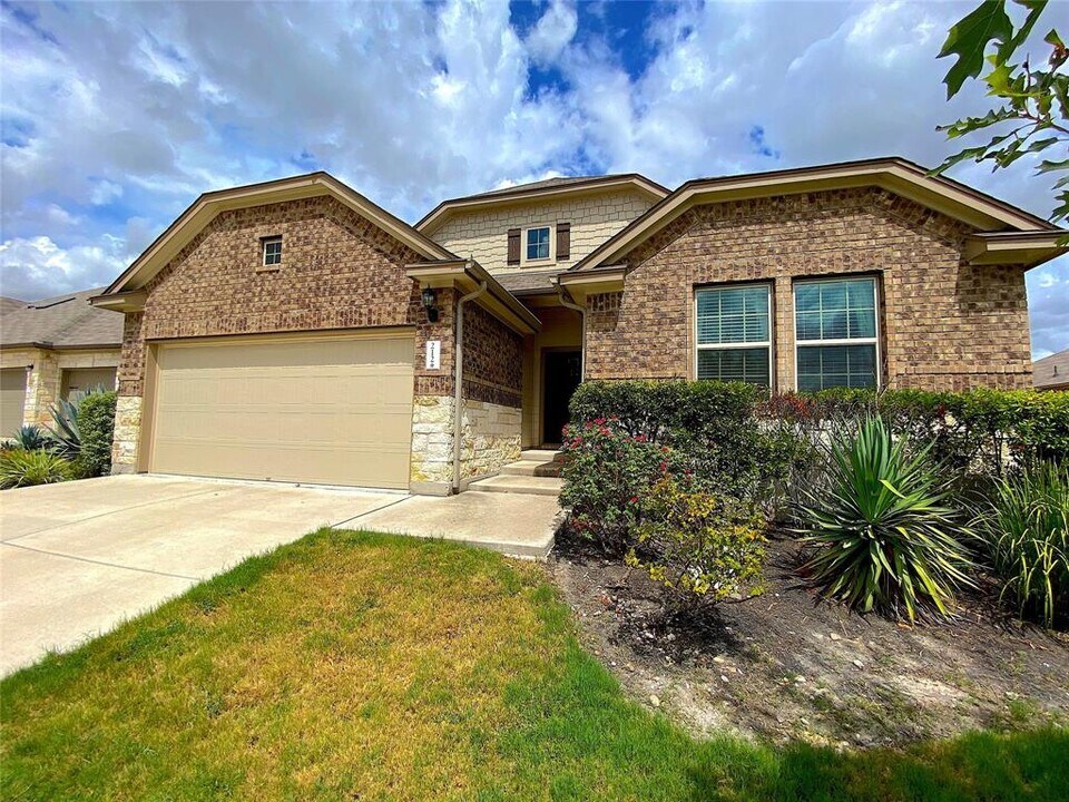 212 Anderson St in Hutto, TX - Building Photo