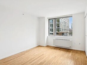 425 E Main St in New York, NY - Building Photo - Building Photo
