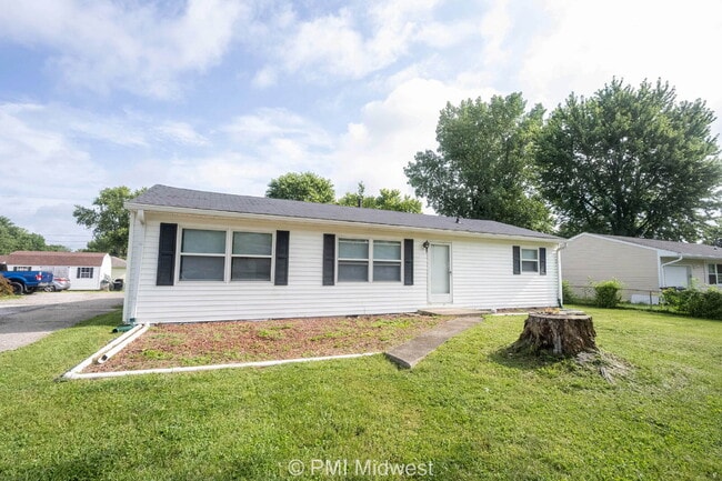126 Lewis Dr in Mooresville, IN - Building Photo - Building Photo