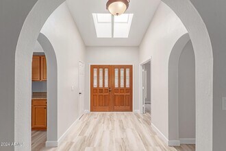 10185 E Becker Ln in Scottsdale, AZ - Building Photo - Building Photo