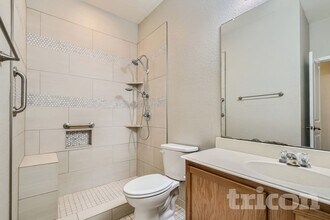 103 Hollow Tree Dr in Red Oak, TX - Foto de edificio - Building Photo