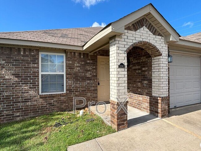 property at 3304 SW Victoria Pl