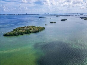 880 NE 69th St, Unit 10R in Miami, FL - Foto de edificio - Building Photo