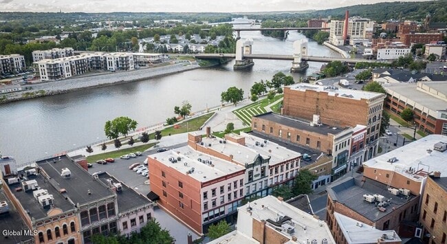 275 River St in Troy, NY - Building Photo - Building Photo