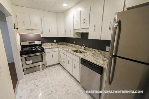 28 Monmouth St in Boston, MA - Foto de edificio - Building Photo