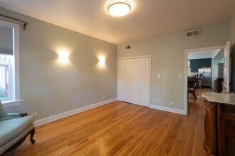 2844 N Harding Ave, Unit 101 in Chicago, IL - Building Photo - Building Photo