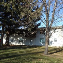 305 Zuider Zee Dr SE, Unit 1 in Orange City, IA - Building Photo