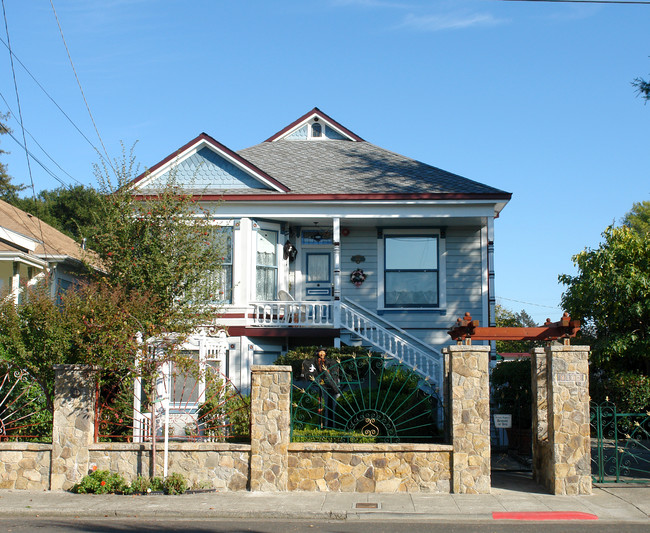 1016 King St in Santa Rosa, CA - Building Photo - Building Photo