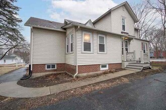 320 W Main St in Barrington, IL - Building Photo - Building Photo
