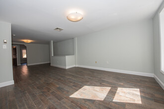 2057 South St, Unit B in Philadelphia, PA - Building Photo - Building Photo