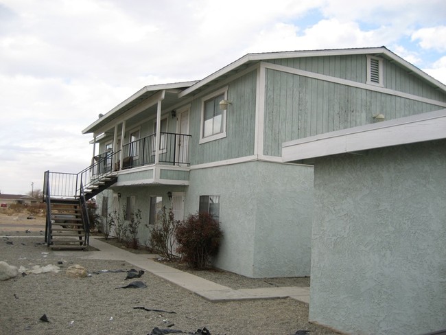 10933 Aztec Ln in Adelanto, CA - Foto de edificio - Building Photo