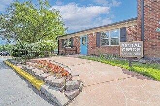 319 Blair Ct in Louisville, KY - Building Photo - Building Photo