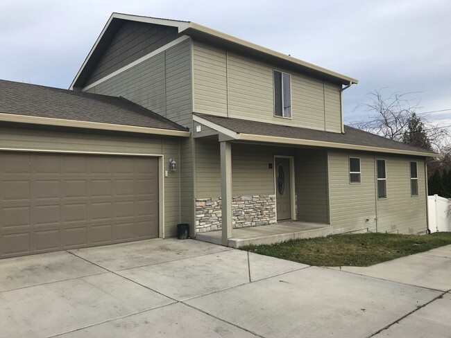 property at 309 N 10th St