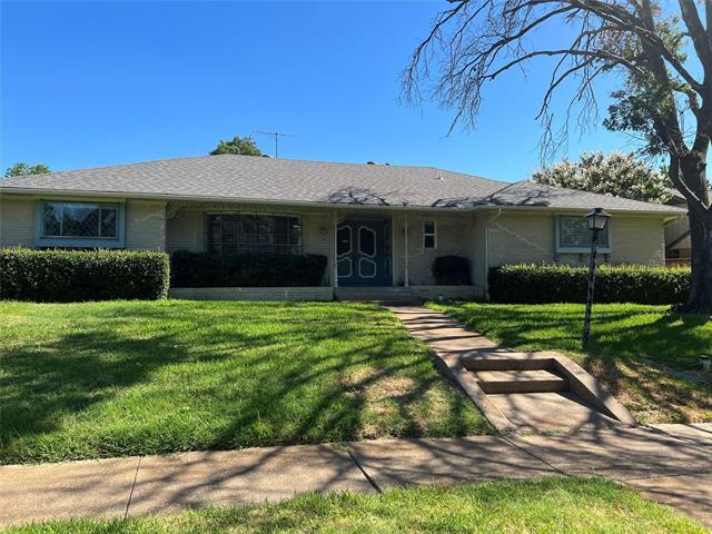 7135 Blairview Dr in Dallas, TX - Building Photo