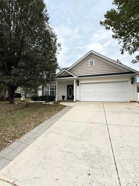 5316 Fernhill Dr in Charlotte, NC - Building Photo