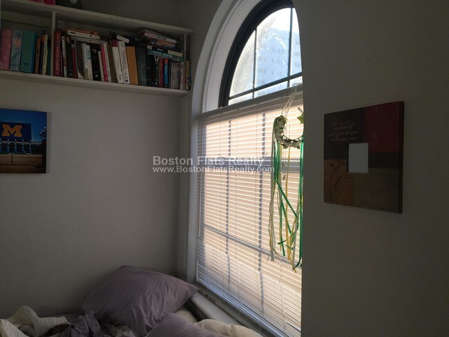 162 St Botolph St-Unit -10 in Boston, MA - Building Photo - Building Photo