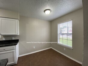 209 Roberts Cir-Unit -B in Arlington, TX - Building Photo - Building Photo