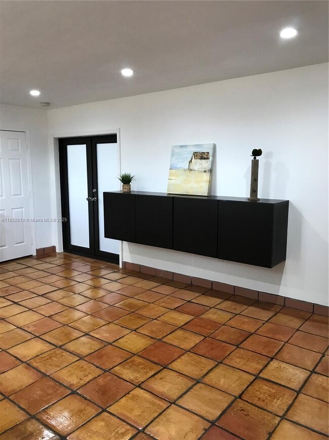 180 Esplanade Dr in Miami Springs, FL - Building Photo - Building Photo