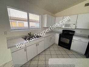 8587 N Cantora Way in Tucson, AZ - Foto de edificio - Building Photo
