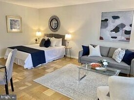 2710 Macomb St NW, Unit 303 in Washington, DC - Building Photo