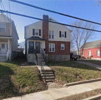 7558 Woodland Ave, Unit Apartment A in Maplewood, MO - Building Photo