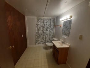 100 30th St W in Lakehills, TX - Foto de edificio - Building Photo