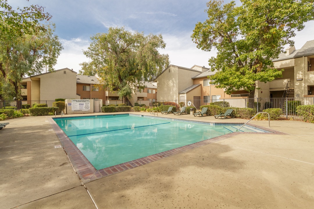 Carmel Pointe in Sacramento, CA - Foto de edificio