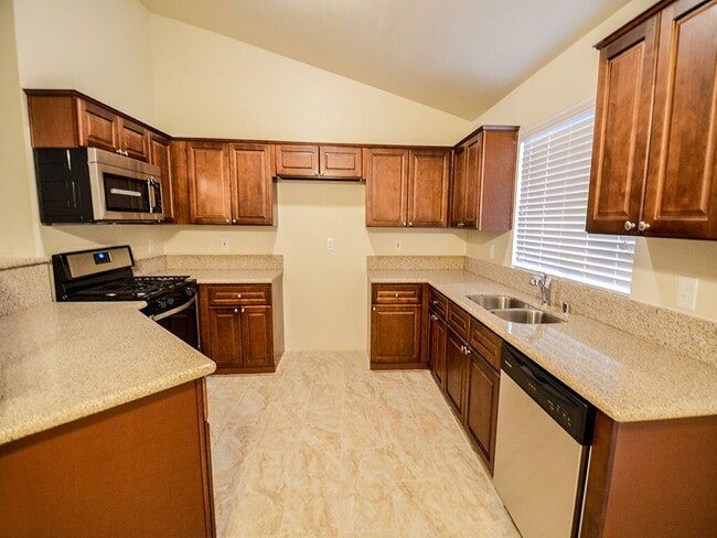 3825 Gulliver St in Las Vegas, NV - Building Photo - Building Photo