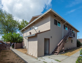 3404 Rolison Rd in Redwood City, CA - Building Photo - Building Photo