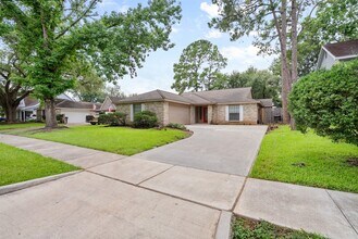 611 Muirwood Ln in Sugar Land, TX - Building Photo - Building Photo