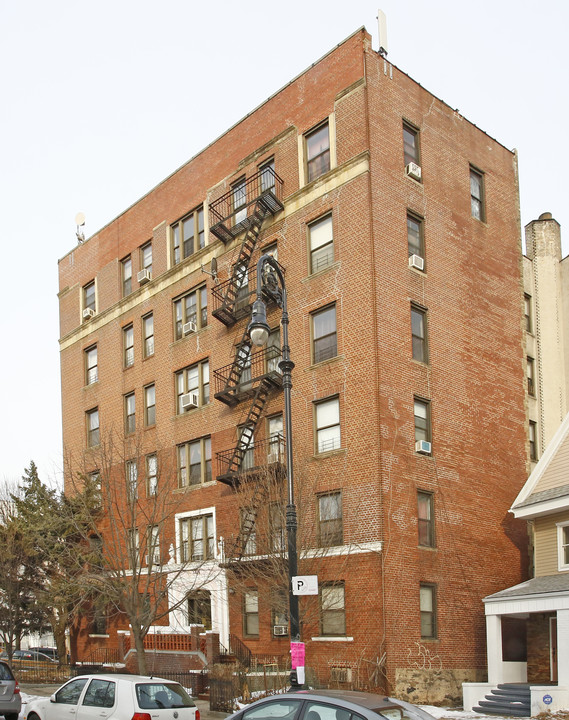 1705 Dorchester Rd in Brooklyn, NY - Building Photo