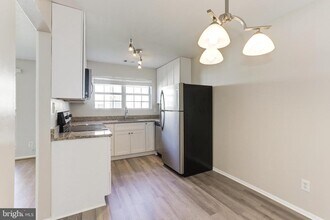 1114 Huntmaster Terrace NE, Unit 202 in Leesburg, VA - Building Photo - Building Photo