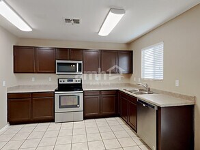 1117 E Dust Devil Dr in San Tan Valley, AZ - Foto de edificio - Building Photo