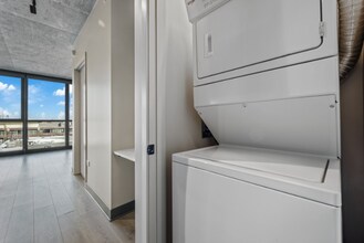 180 N Ada St-Unit -304 in Chicago, IL - Building Photo - Building Photo